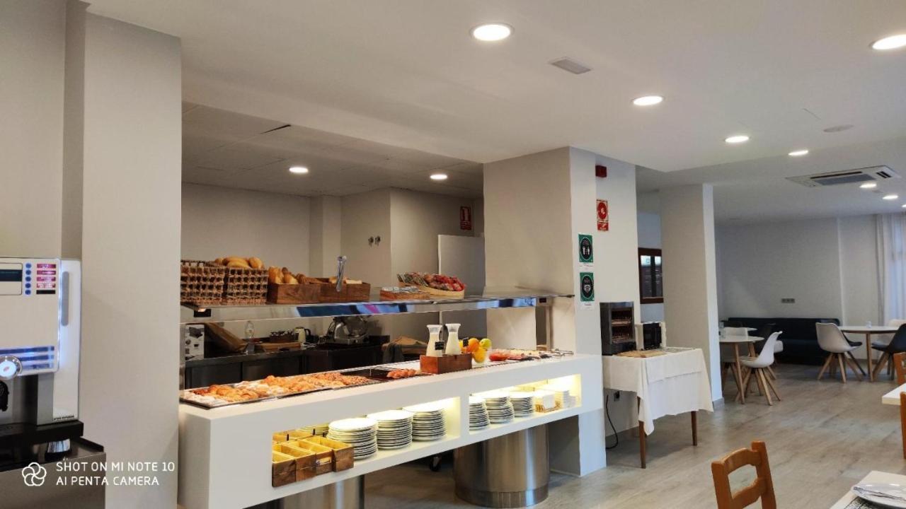 Hotel Celymar Benidorm Bagian luar foto