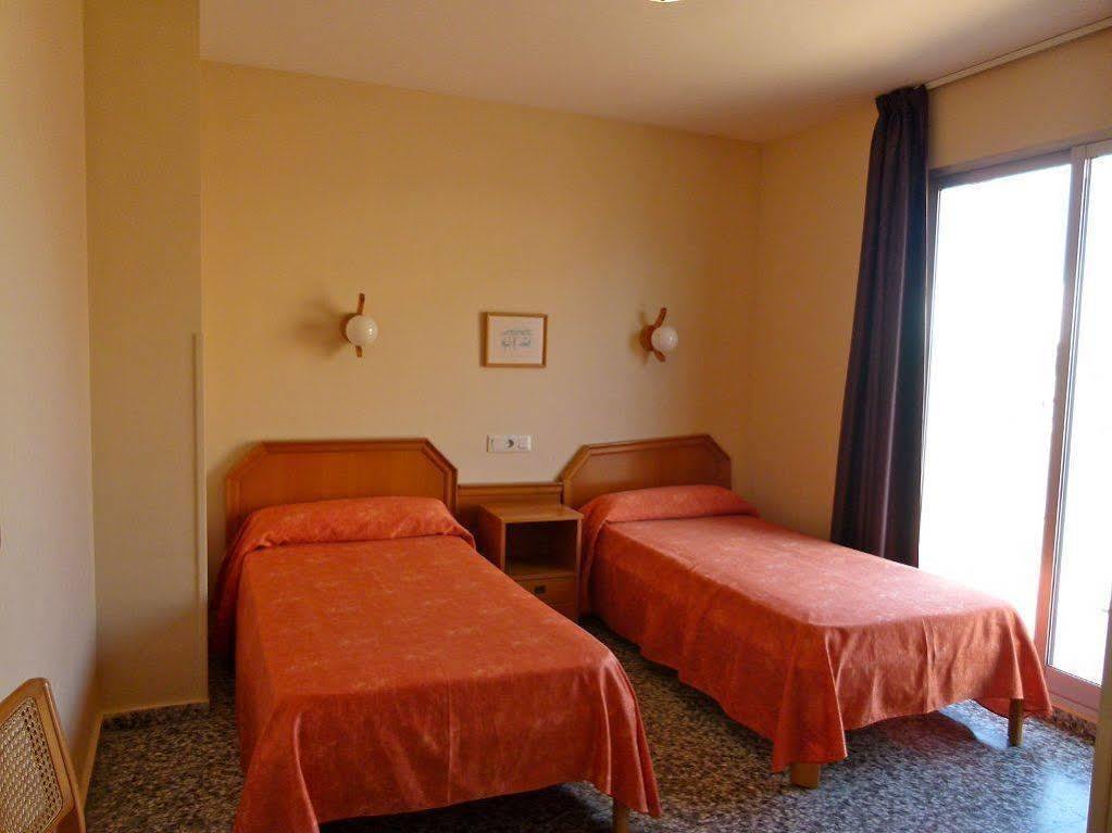 Hotel Celymar Benidorm Bagian luar foto